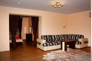 Гостиница Гостиничный комплекс Сафари Самара Бунгало (VIP)-1
